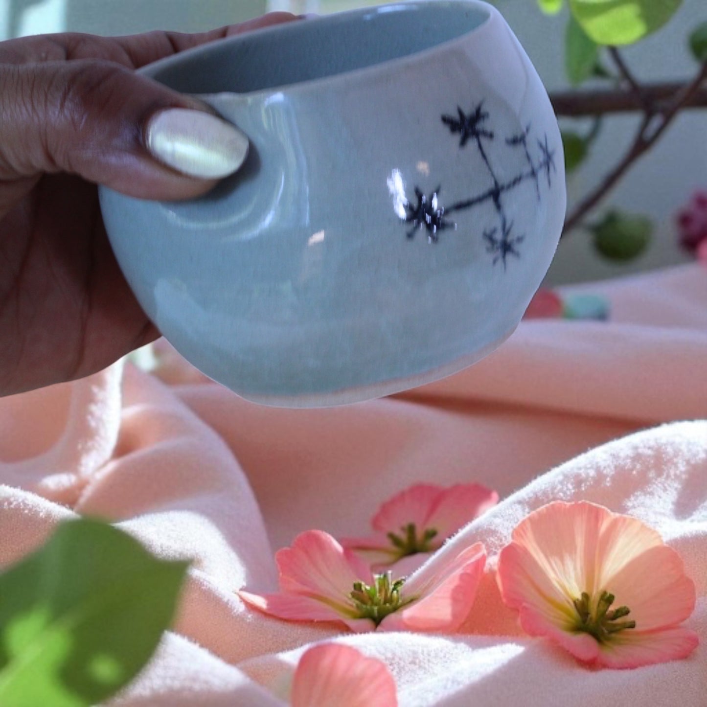Sage Wide Thumb Heart Cup