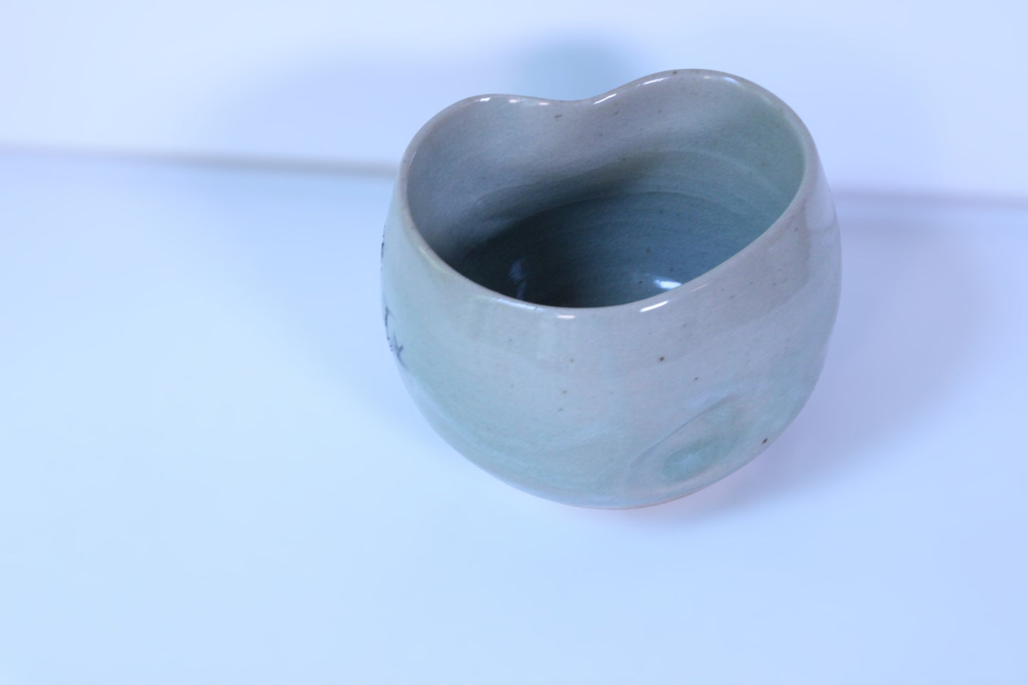 Sage Wide Thumb Heart Cup